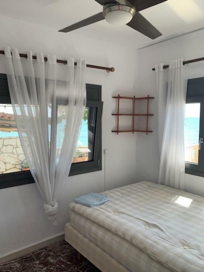 Villa Rena In Front Of The Sea อาร์คูดี ภายนอก รูปภาพ